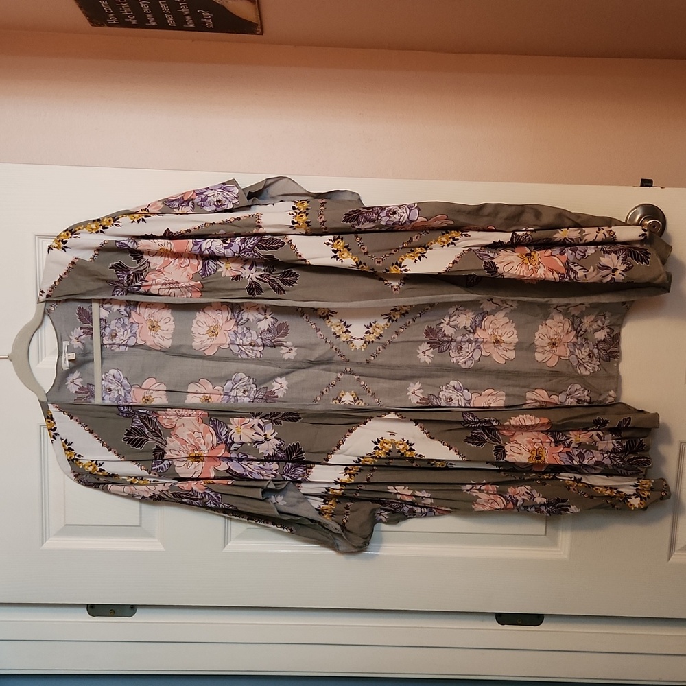 Maurices Floral Cardigan/Kimono